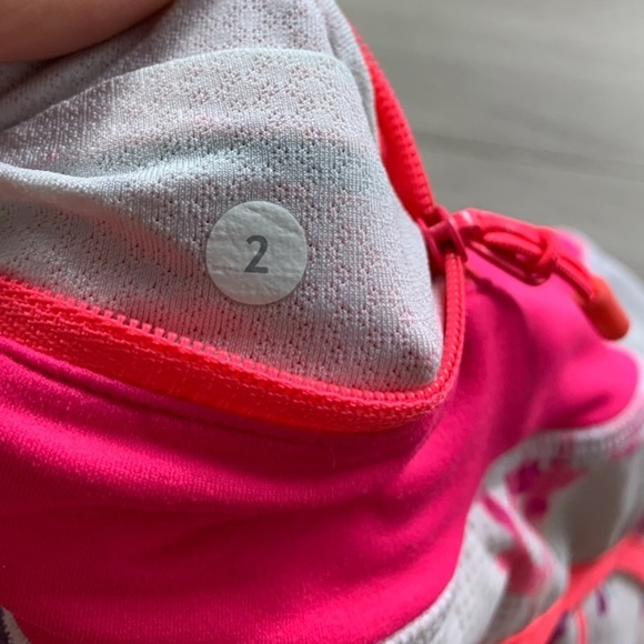 Lululemon Run: Ultra Short II Blurred Blossoms Fossil / Flash - Picture 10 of 16